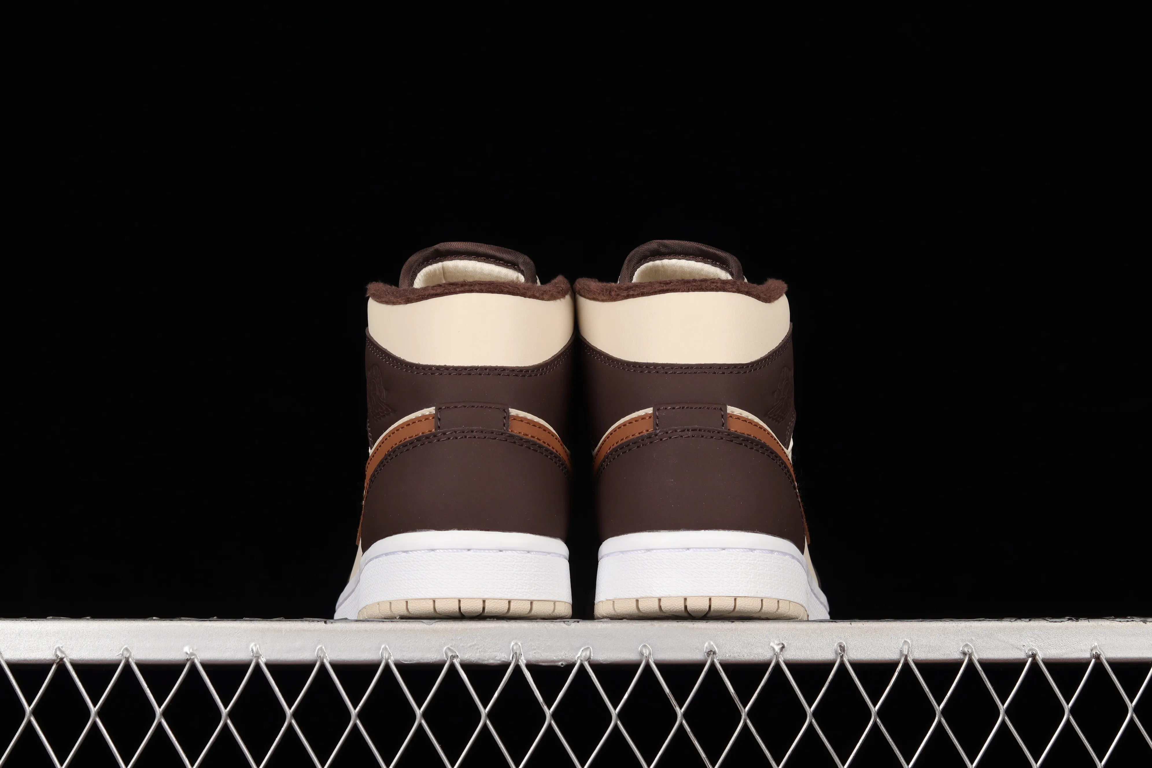 All categories Air Jordan Jordan series basketball shoes Air Jordan 1 Mid G version pure original Air Jordan 1 Mid SE AJ1 Joe 1 meter brown mid-top retro basketball shoes DO6699-200